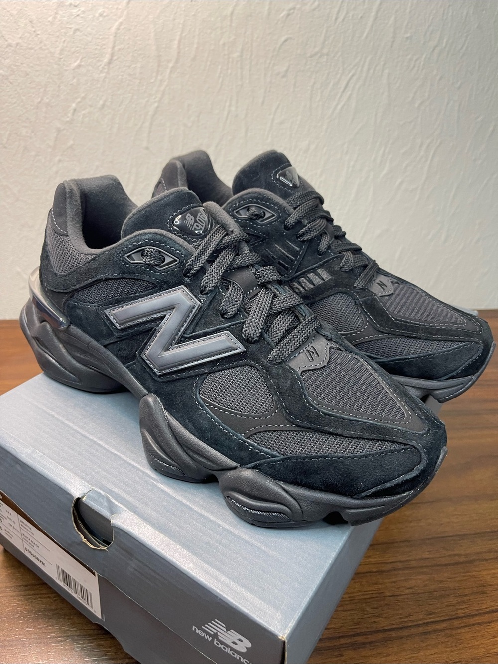 New Balance Men’s Black Suede & Mesh Chunky Sneakers